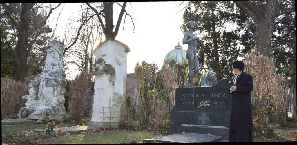 Întrebat de împărat cât e de bogat, Dumba i-a aprins ţigara cu o bancnotă.