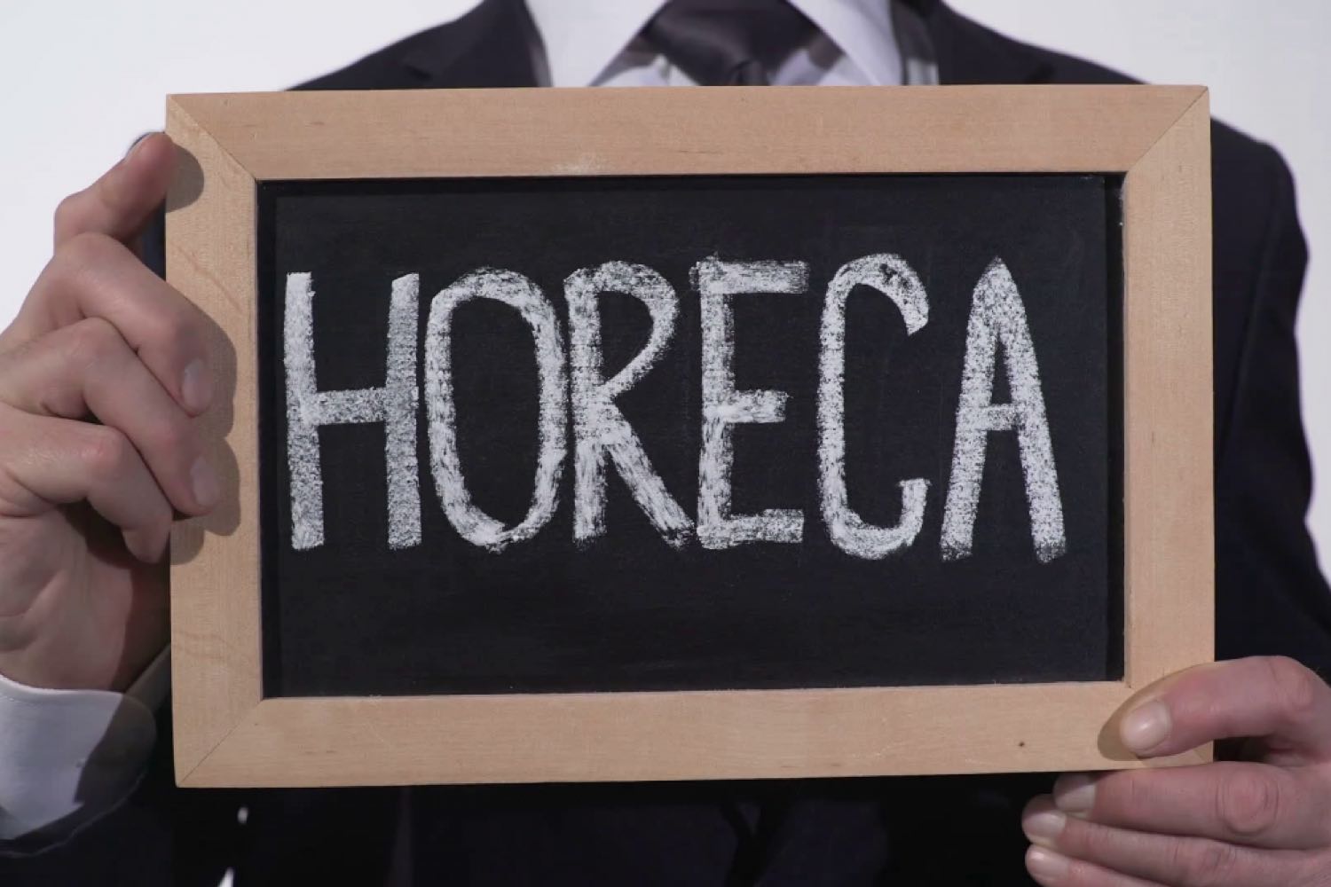 Turismul și HoReCa se clatină din cauza crizei economice. Ce arată datele aferente primelor trei luni din 2026