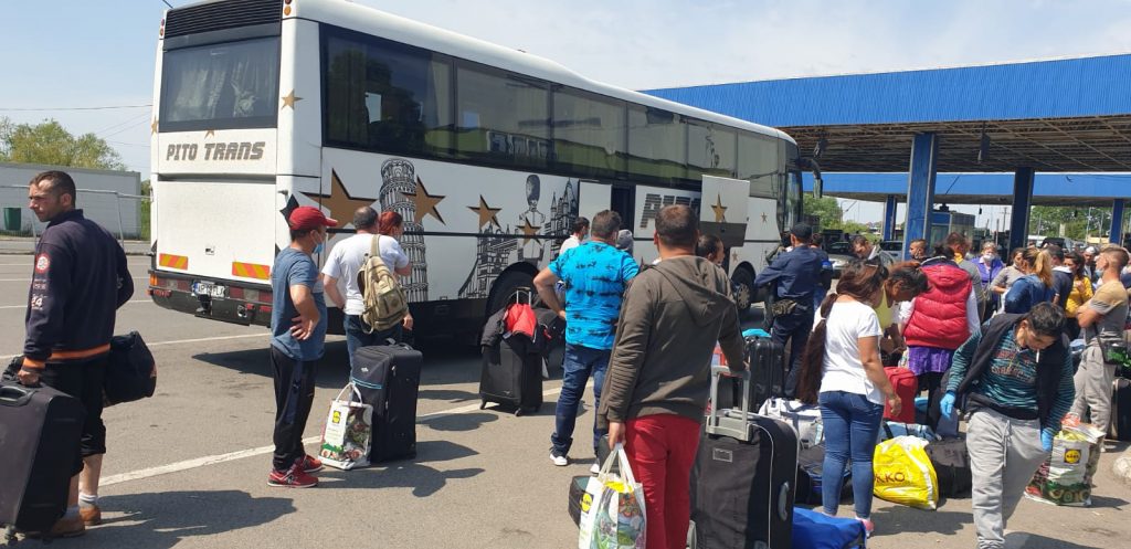 Halucinant! Cum se poate evita carantina la intrare în țară. „Nu plătești, rămâi pe câmp”