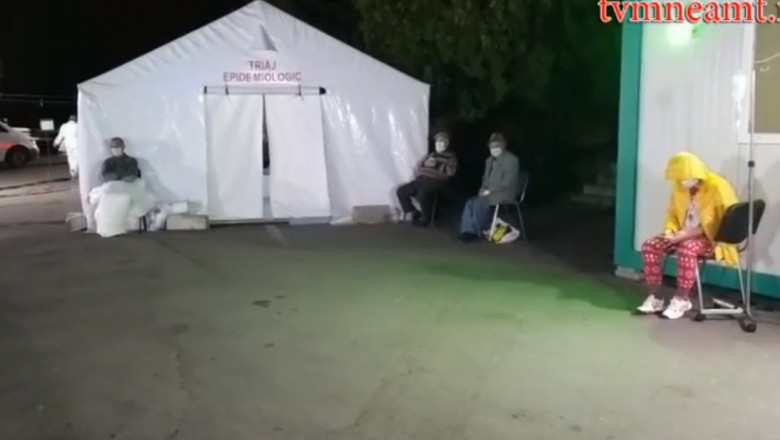 Imagini uluitoare la un spital din România. Pacienții, ținuți în ploaie și frig