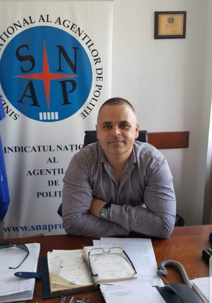 Sindicaliștii din Poliție îi aruncă mănușa ministrului Vela. Șeful „Internelor” este invitat să meargă la o intervenție pe teren, alături de agenți