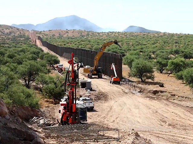 Zidul lui Trump de la granița cu Mexicul are deja 600 de kilometri (VIDEO)