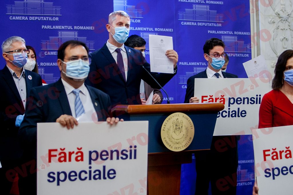 Sumă-record pentru pensiile speciale, în 2023. Ce a decis Parlamentul