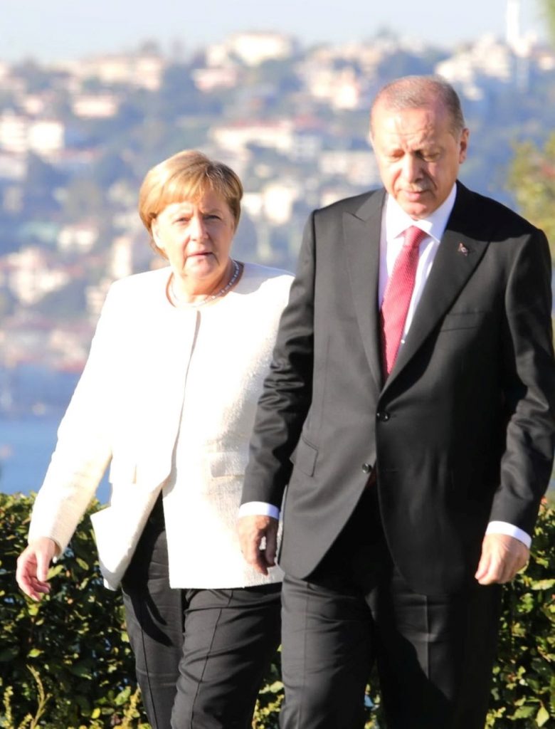 Submarinele care amenință să scufunde idila cu năbădăi dintre Merkel și Erdogan