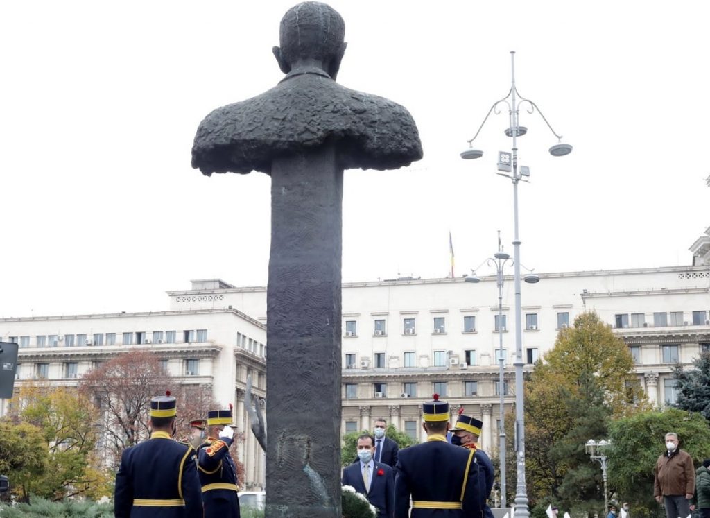 Orban, la bustul lui Corneliu Coposu: „Aduc un omagiu memoriei Seniorului...”