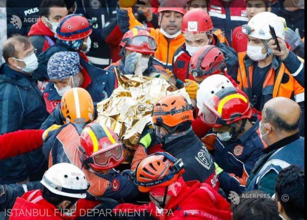 Miracolul din Turcia! O fetiţă de 3 ani, scoasă după 65 de ore din dărâmături!