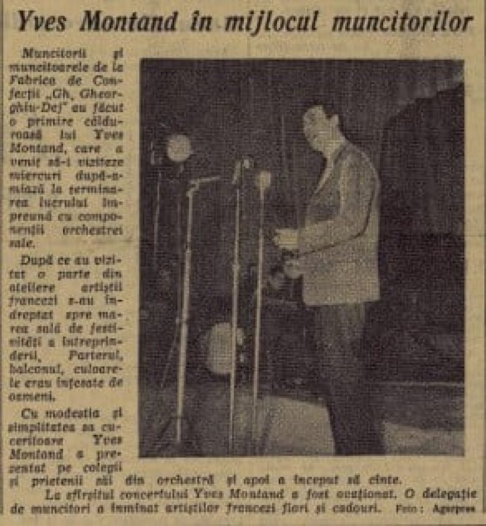 Yves Montand în mijlocul muncitorilor și muncitoarelor de la Fabrica de confecții Gheorghe Gheorghiu-Dej