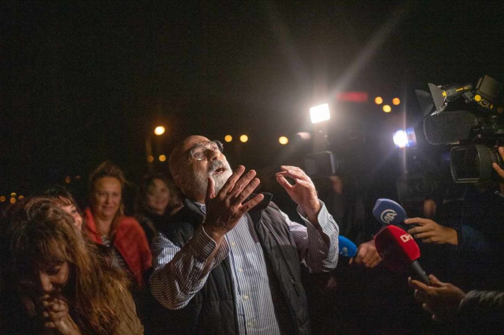 Scriitorul Ahmet Altan, pasărea din colivia lui Erdogan. Mărturii după 1.500 de zile de închisoare