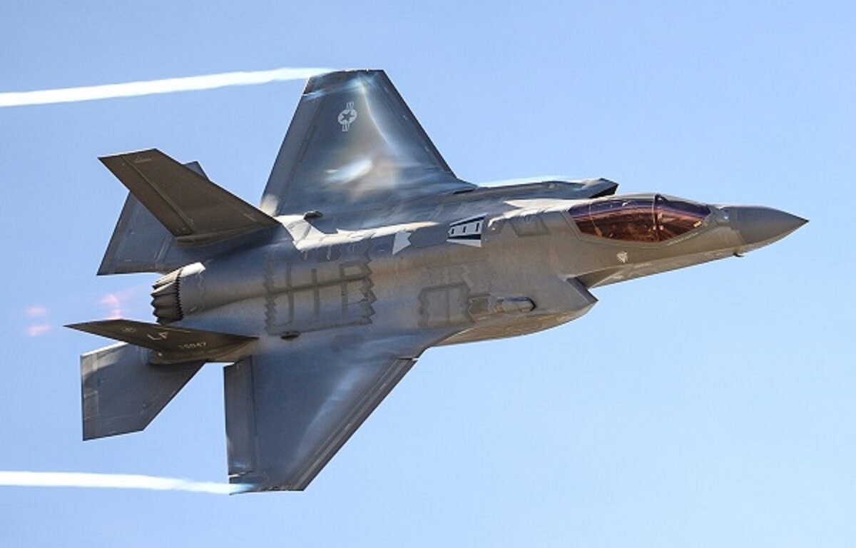 Bombardiere rusești înarmate cu rachete, interceptate de F-35 norvegiene. Zbor de cinci ore în apropierea Norvegiei