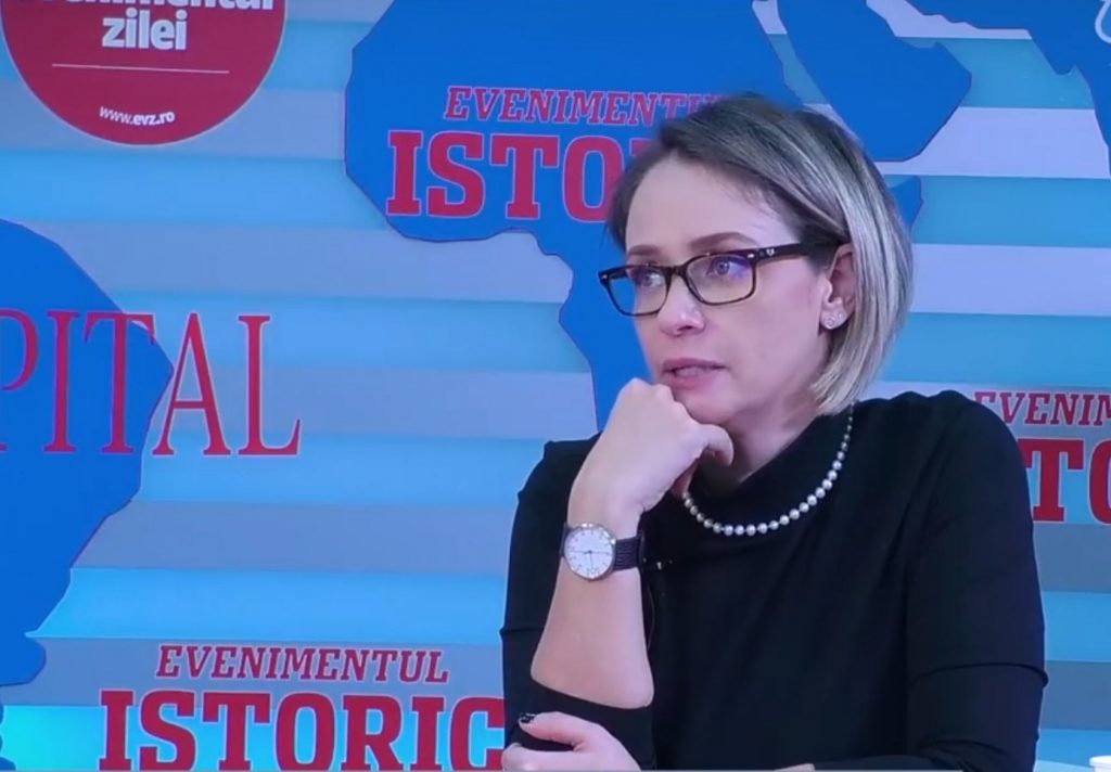 Maria Coman: „Școala online e o porcărie! Este inuman să ții ore în șir niște copii în fața unor tablete”