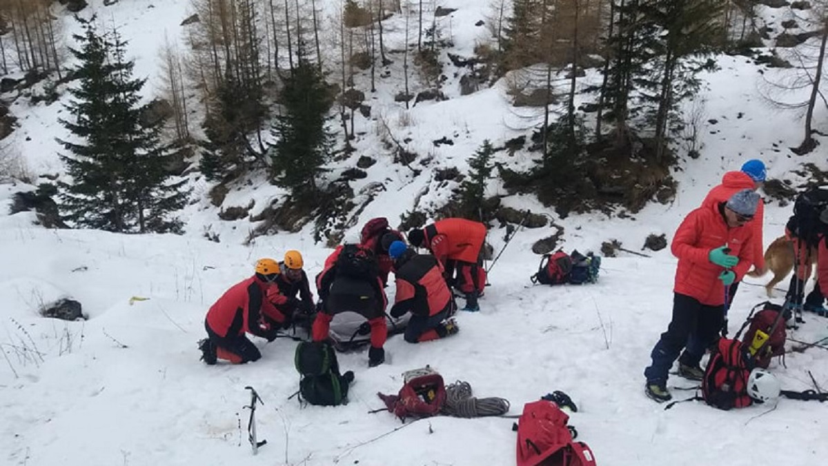 Traseul Jepii Mici rămâne închis, chiar dacă a venit vara. Salvamont Prahova avertizează asupra pericolelor din Bucegi