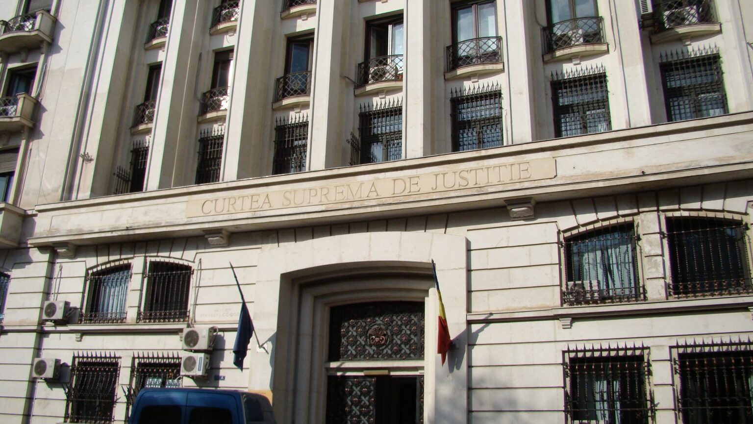 Înalta Curte a avertizat că va da Guvernul în judecată, după ce coaliția a luat bani de la magistrați pentru ajutoarele sociale