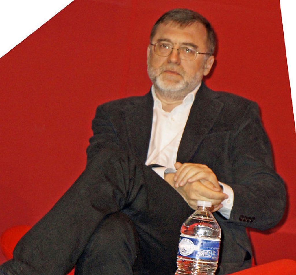 Doi români decorați de președintele Franței. Ei au devenit cavaleri ai Ordinului Național al Meritului