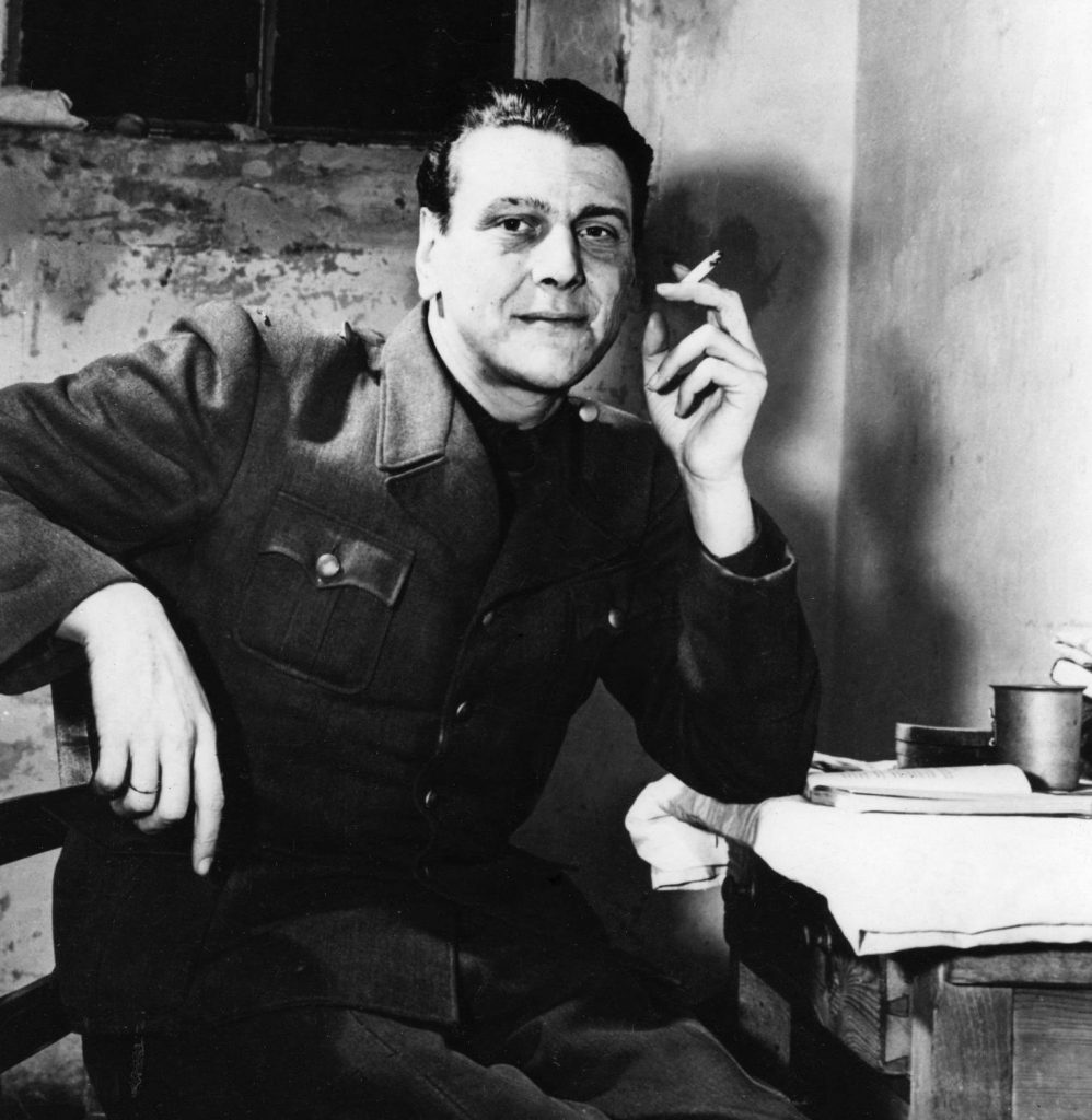 Îi răpește pe Mussolini și pe fiul lui Horty la ordinul lui Hitler, omoară pentru Mossad și lucrează pentru CIA