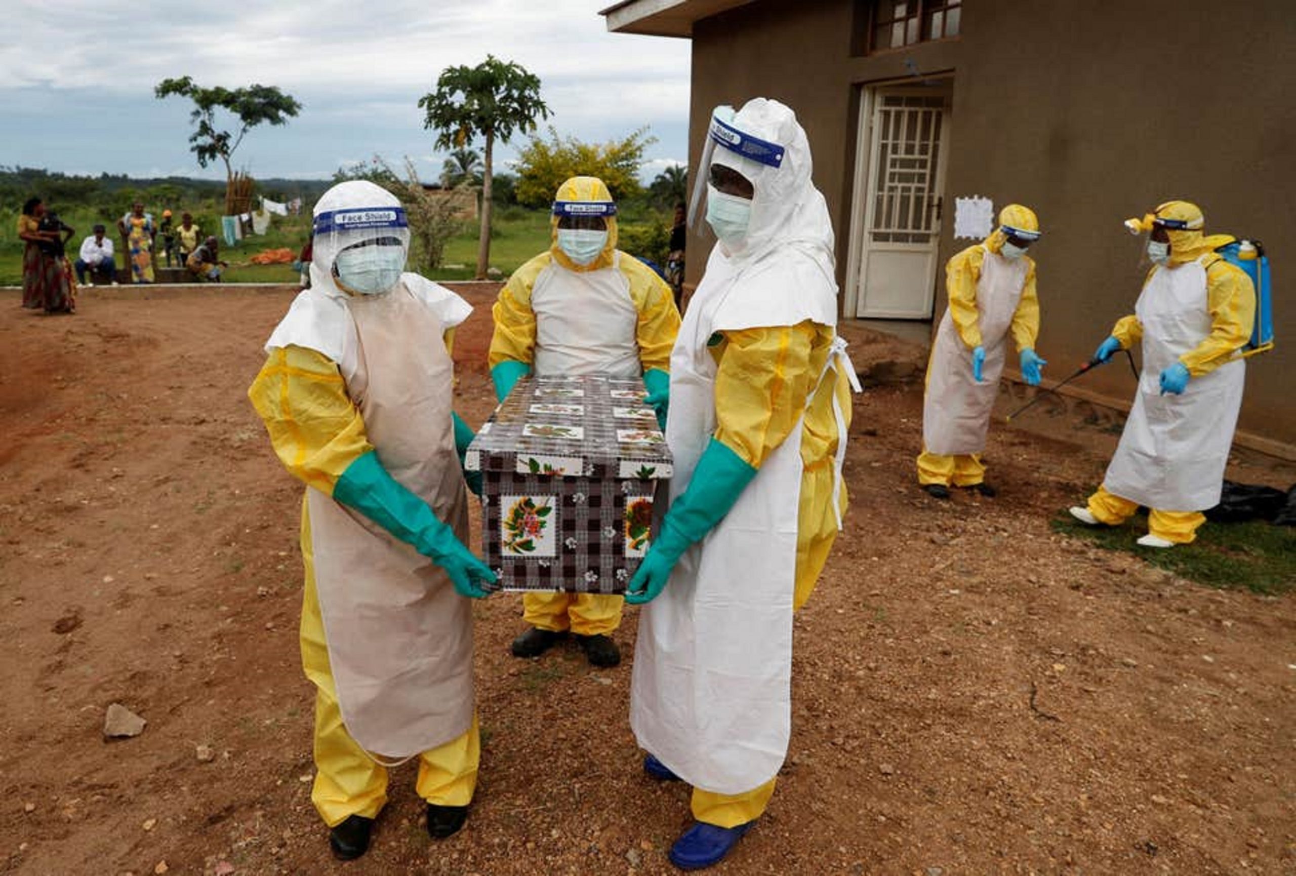 Bilanț tragic în Africa: Sute de morți din cauza unei tulpini Ebola fără tratament. Air France a suspendat zborurile spre epicentrul crizei
