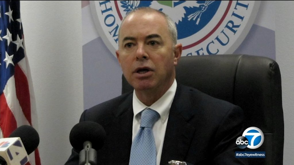 Biden dă drumul la importul de viitori votanți. Schimbare de politică în SUA