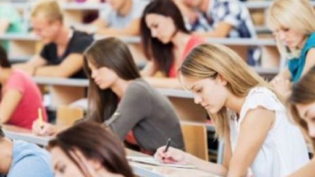 Burse majorate pentru studenți, în Republica Moldova. Atenție specială pentru specialitățile tehnice și viitorii profesori