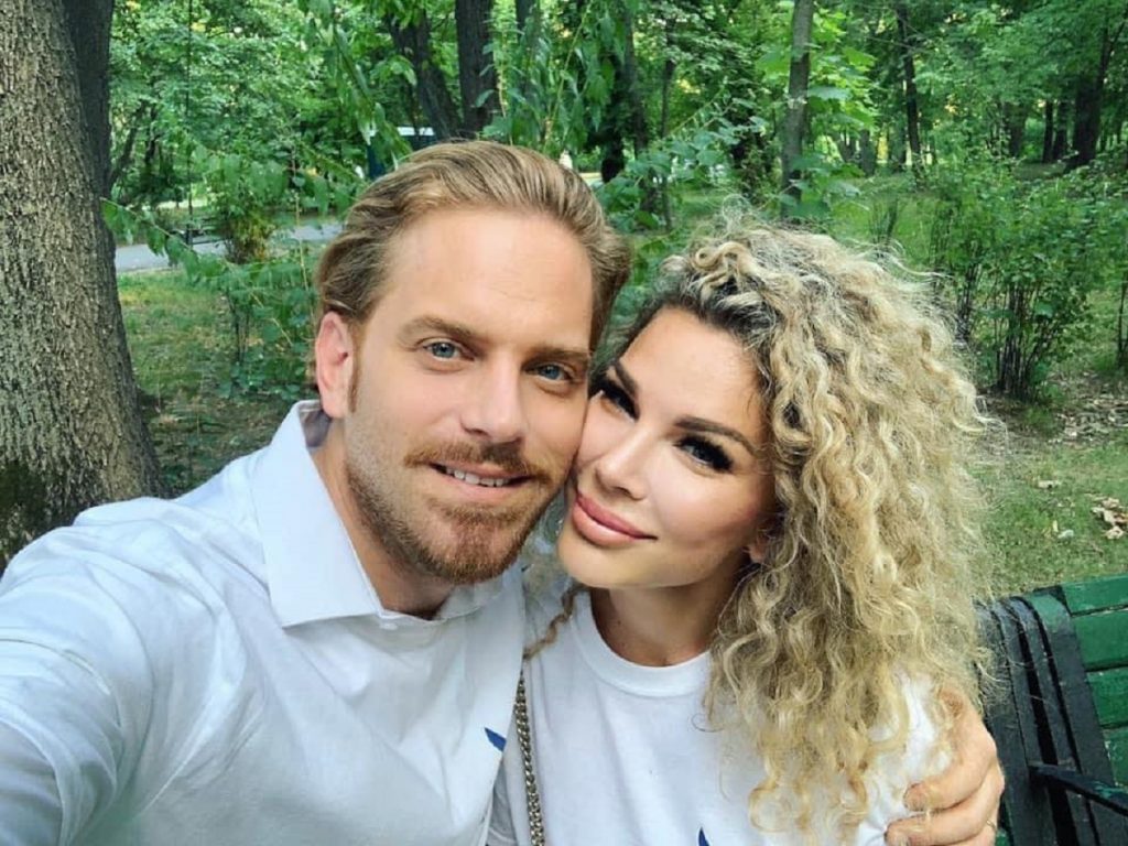 Fostul ministru Ilan Laufer a devenit tată de gemeni. Mari emoții pentru soția sa, care a ajuns de urgență la spital