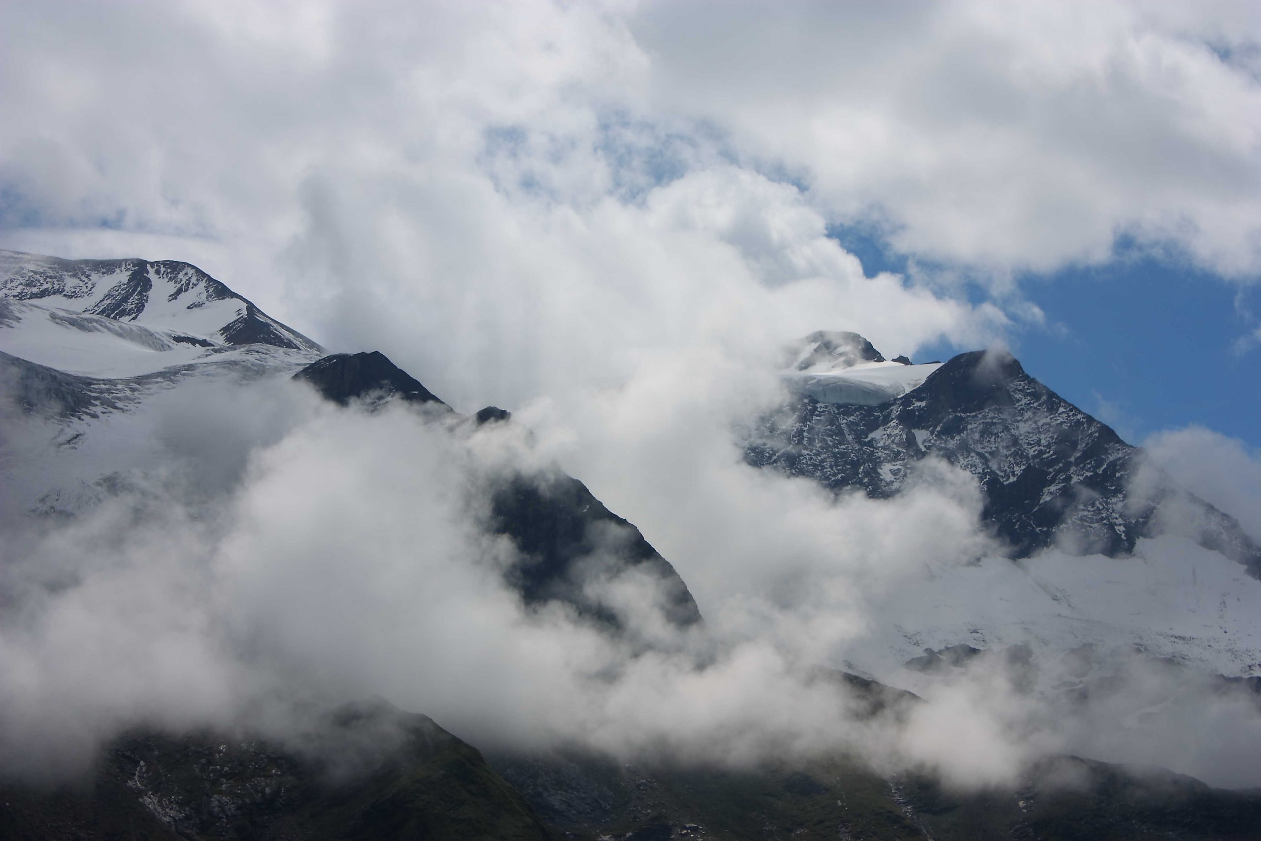 Moldovean mort pe o pârtie din Italia. Accident fatal în Alpi, după ce a ieșit în afara traseului