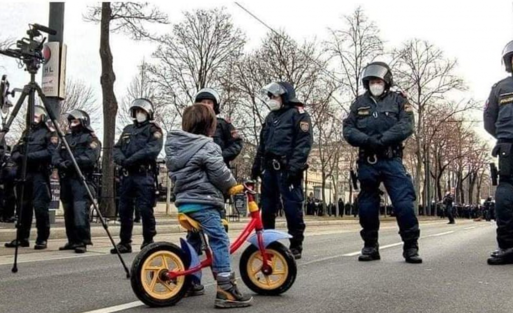 Demonstrație împotriva restricțiilor, în Austria, în pofida interdicției