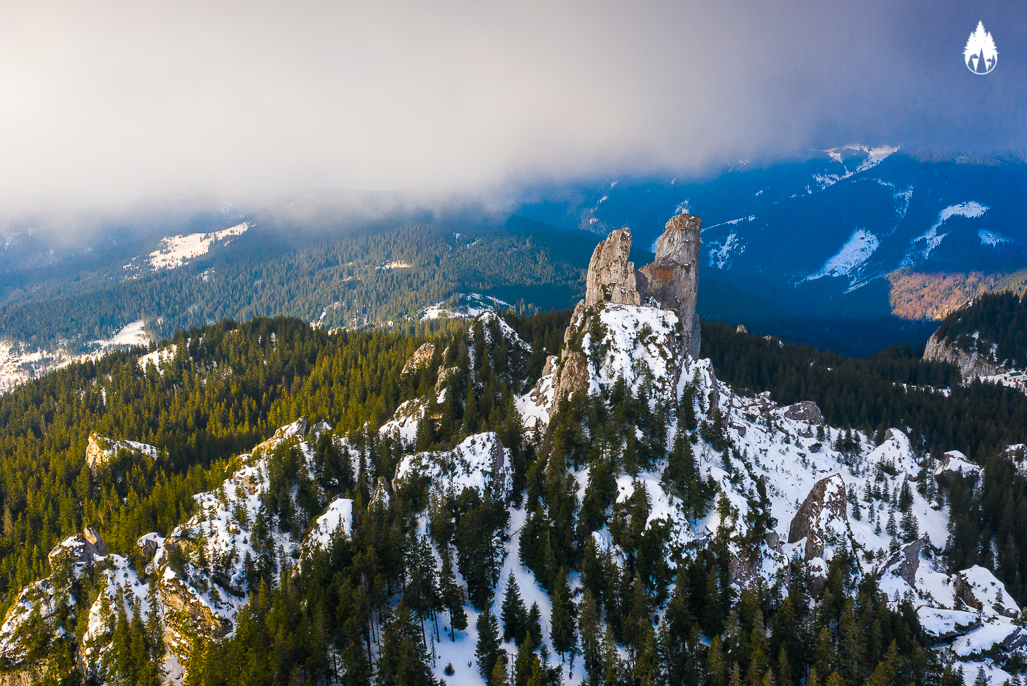 Schitul Rarău, mănăstirea de la capătul cerului. Călugării care trăiesc în nori și tăcere