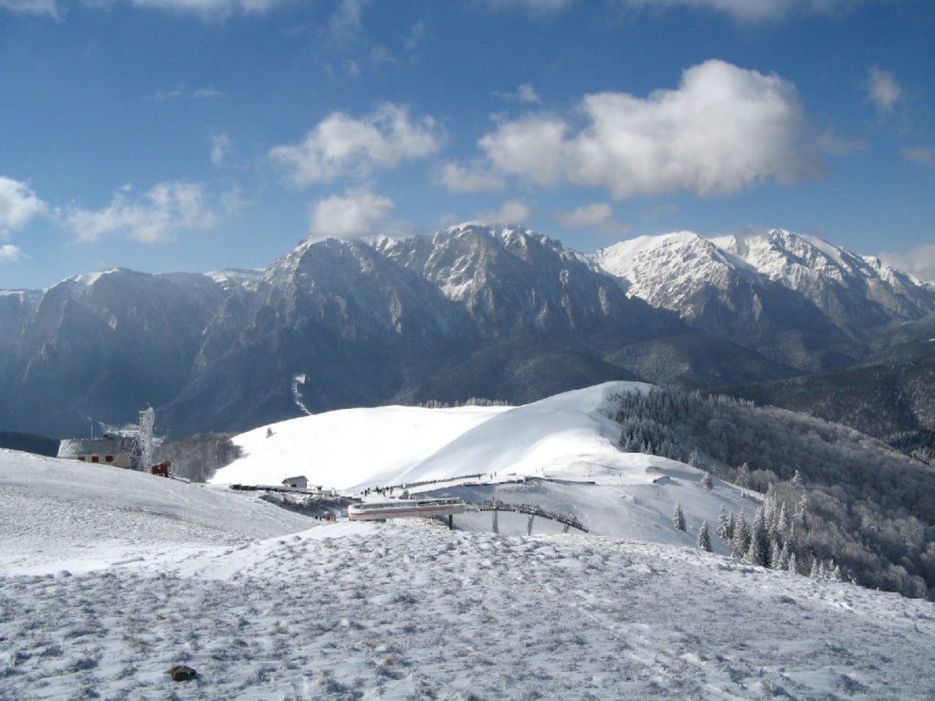 Restricții în stațiunea Azuga. Rata de infectare a explodat