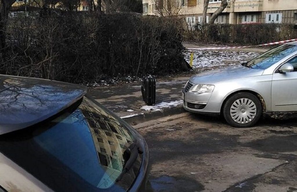 Început de săptâmână cu suspans la Reșița. O valiză uitată pe trotuar a declanșat o intervenție de proporții 