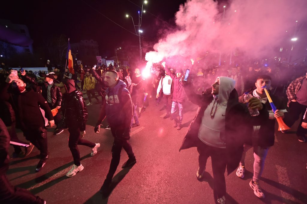 EvzPlay. Păpuşarii din spatele protestelor. Ruşii, AUR şi Şoşoacă