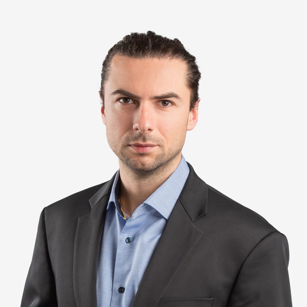 IT-istul care ar urma să ocupe locul șefului cancelariei premierului și-a încercat norocul și la pariuri