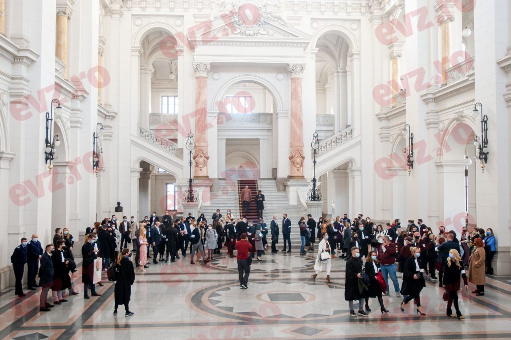 Judecătorii țin cu dinții de pensiile speciale. Curtea de Apel București își încetează activitatea, de miercuri