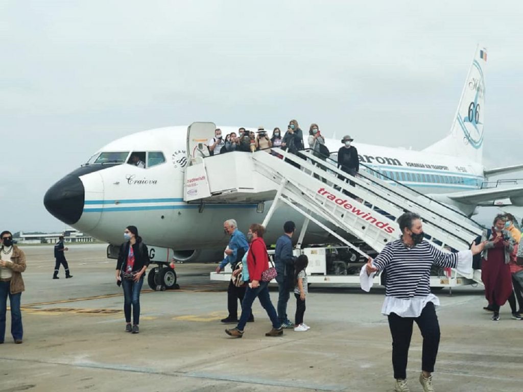 Avion evacuat de urgență. A fost semnalată prezența unei bombe