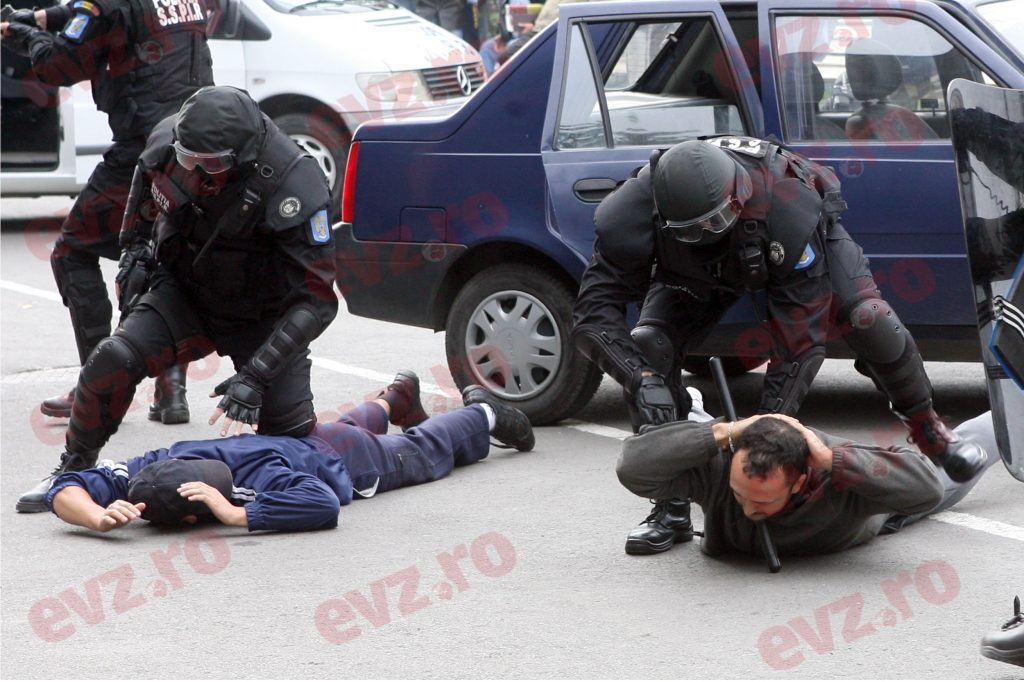 Noi detalii despre grupul infracțional din care făceau parte Cordunenii și Florin Șpac. Mai multe arme au fost găsite în casele lor