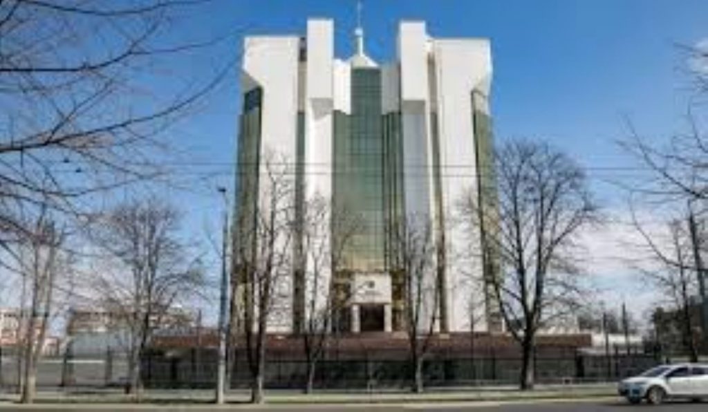 Alertă cu bombă la Chișinău.  Un bărbat beat a amenințat că aruncă în aer Președinția