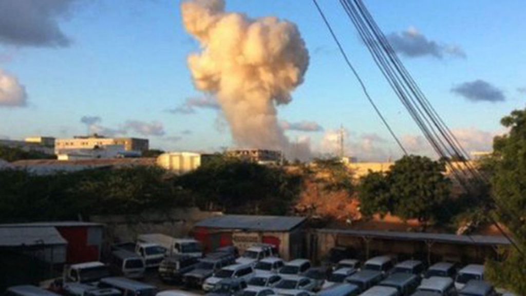 Atentat cu mașină - capcană în capitala Somaliei. Zeci de morți și răniți