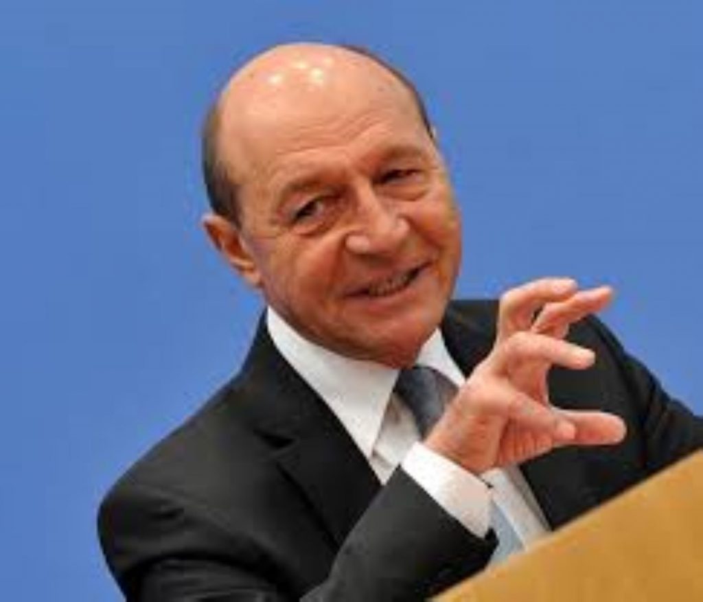 Traian Băsescu: „Ne-am grăbit cu redeschiderea școlilo. Puteam să ne mai abținem 2-3 luni”