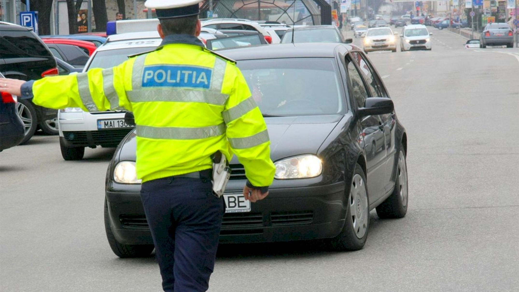 Sondaj INSCOP: Peste jumătate dintre români sunt de acord cu suspendarea permisului când șoferii nu plătesc amenzile la timp