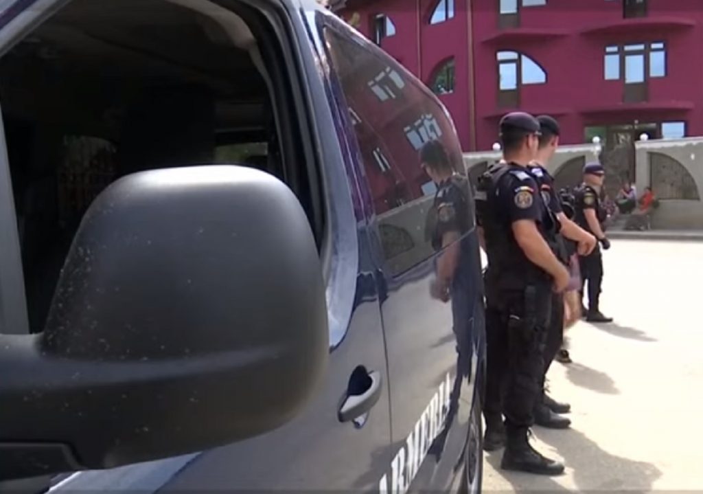 A plouat cu amenzi și dosare penale după meciul FCSB - FC „U” Craiova. Jandarmeria a avut de lucru