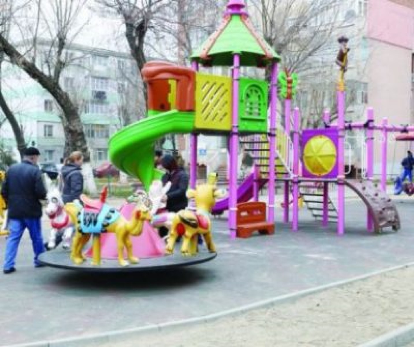 Regulamentele de gospodărire care interzic gesturi banale. Joaca copiilor ajunge sub incidența sancțiunilor