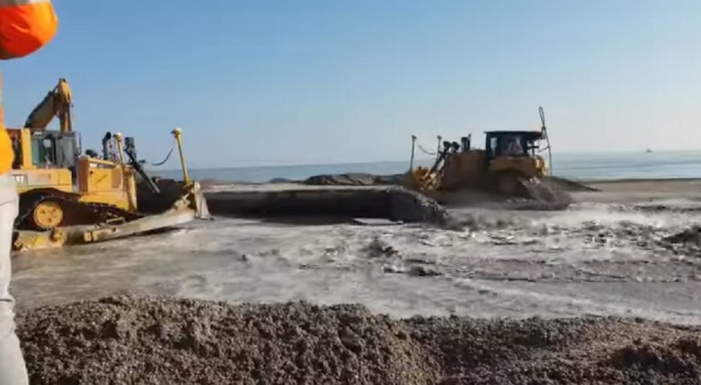 Replica DNA în scandalul plajelor. Ce se întâmplă cu proiectul de 750 de milioane de euro