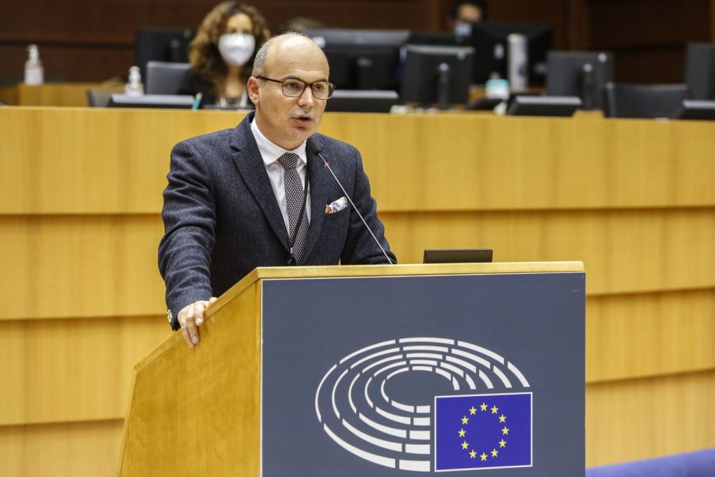 Rareș Bogdan îl somează pe Cioloș să nu intervină în problemele PPE. „Noi suntem fondatorii UE”