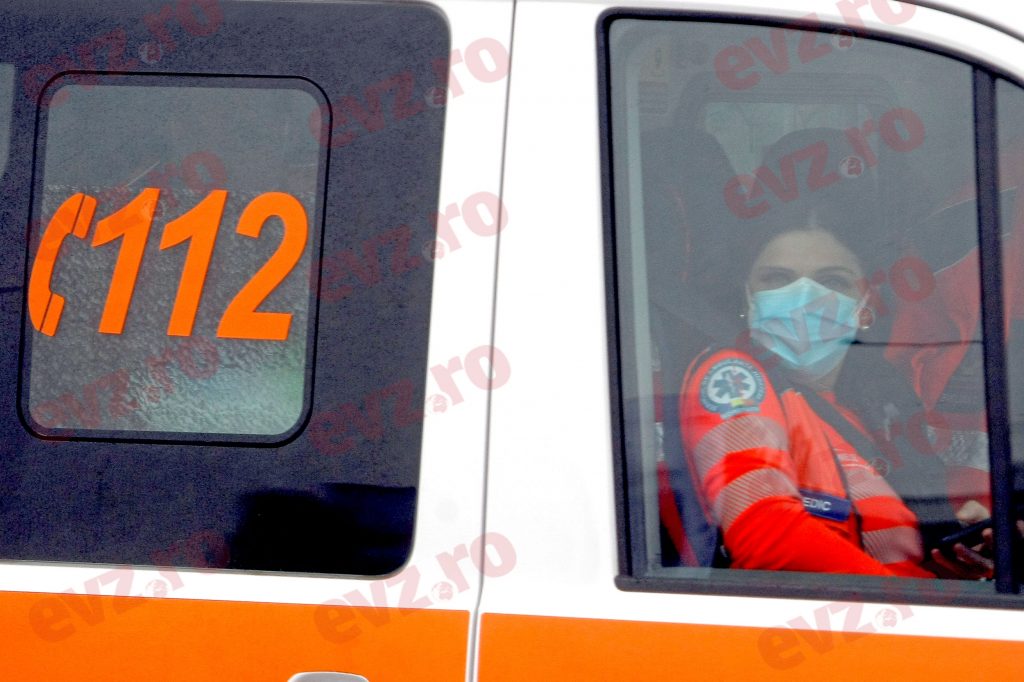 Accident la un post de transformare din Vâlcea. Doi muncitori au ajuns la spital după ce au provocat un arc electric