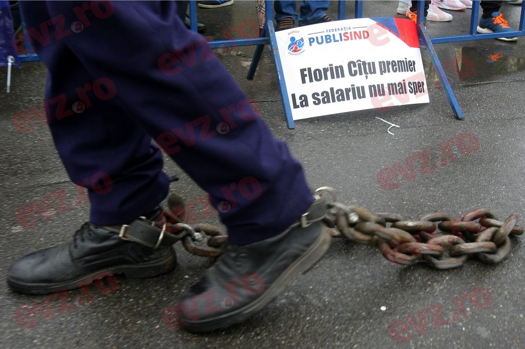 Polițiștii protestează în fața Palatului Cotroceni și cer convocarea de urgență a CSAT