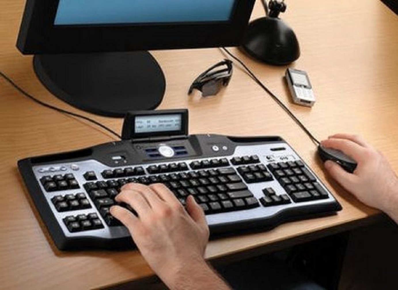 De ce tastaturile nu sunt în ordine alfabetică și care sunt diferențele dintre QWERTY și AZERTY