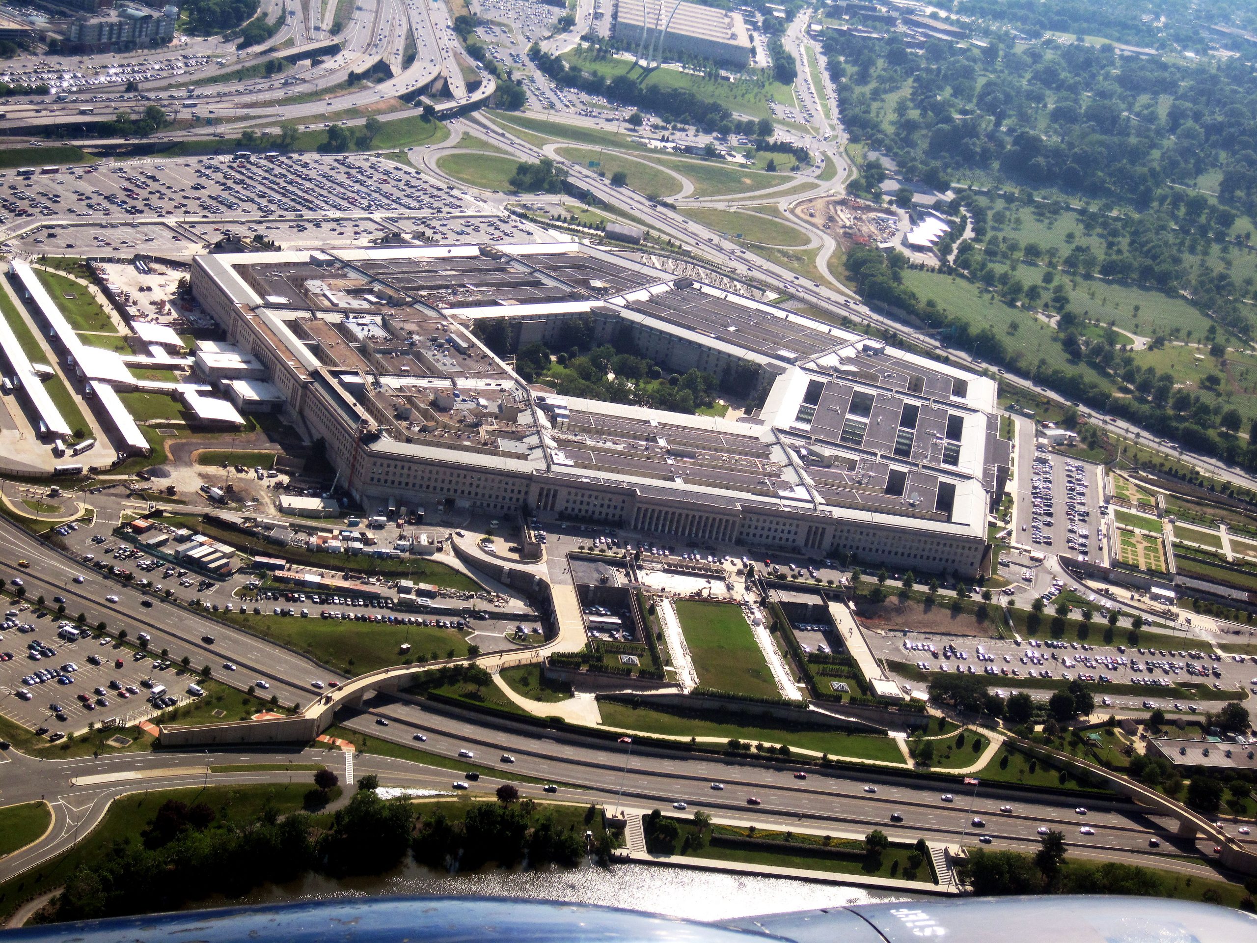 Probleme la Pentagon. Demisia secretarului Armatei SUA scoate la iveală un conflict major cu Pete Hegseth