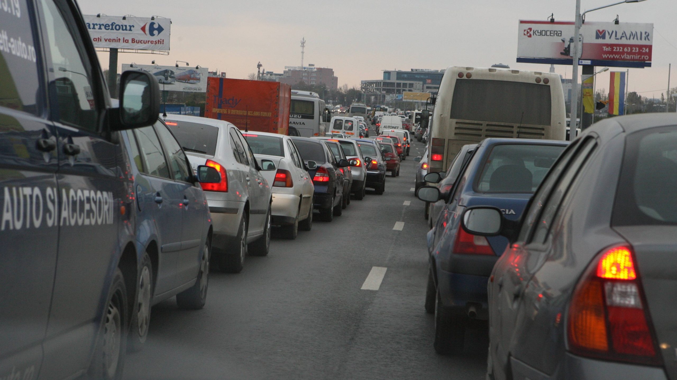 Aglomerație pe autostrăzile spre București după Rusalii. Ce trasee alternative recomandă Poliția