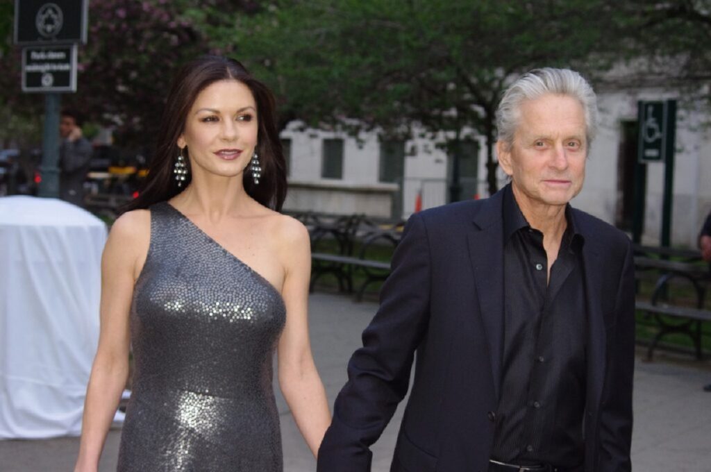 Michael Douglas, încă fermecat de Sharone Stone. Ce a făcut în prezența soției