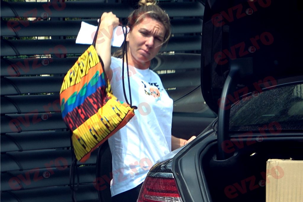 VIDEO EXCLUSIV. Simona Halep s-a mutat în vila din Primăverii. Imagini inedite cu sportiva cărând singură o cutie uriașă