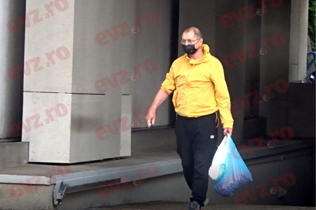 VIDEO EXCLUSIV/ Horațiu Mălăele este pe invers cu restricțiile. Poartă masca de protecție doar în spațiile aerisite, nu și în piețe