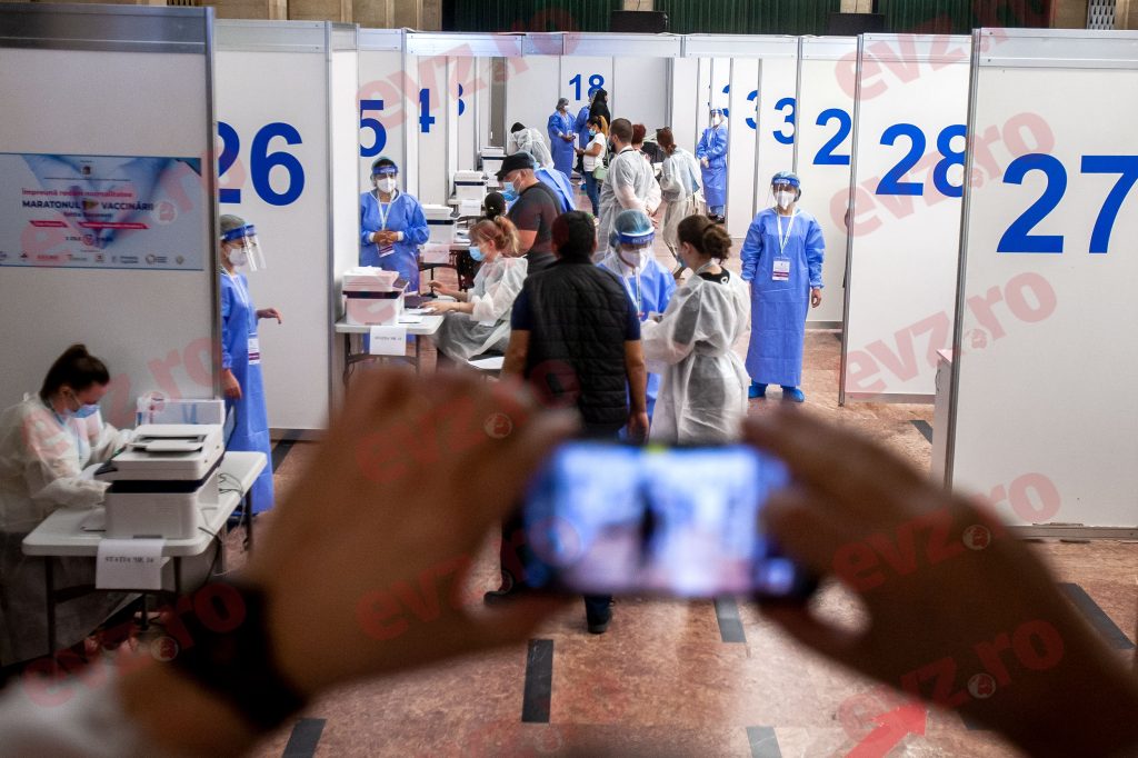 Calendarul ridicărilor restricțiilor. Ce trebuie să facem ca să nu mai purtăm mască pe stradă