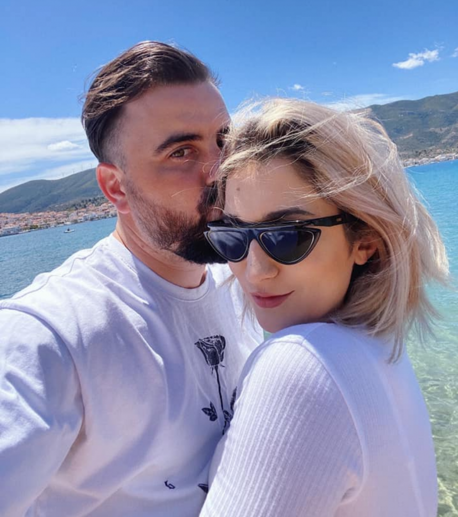 Momente tensionate pentru cântăreața Adda, în vacanță în Grecia. Era pe barcă când a început furtuna